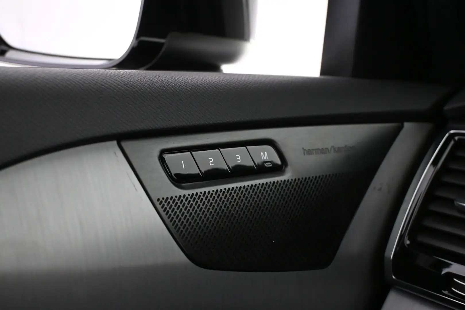 Car Image - 1QxwCYlWucRO8fRbMFIms9