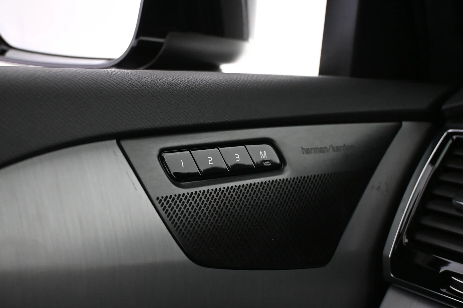 Car Image - 1QxwCYlWucRO8fRbMFIms9