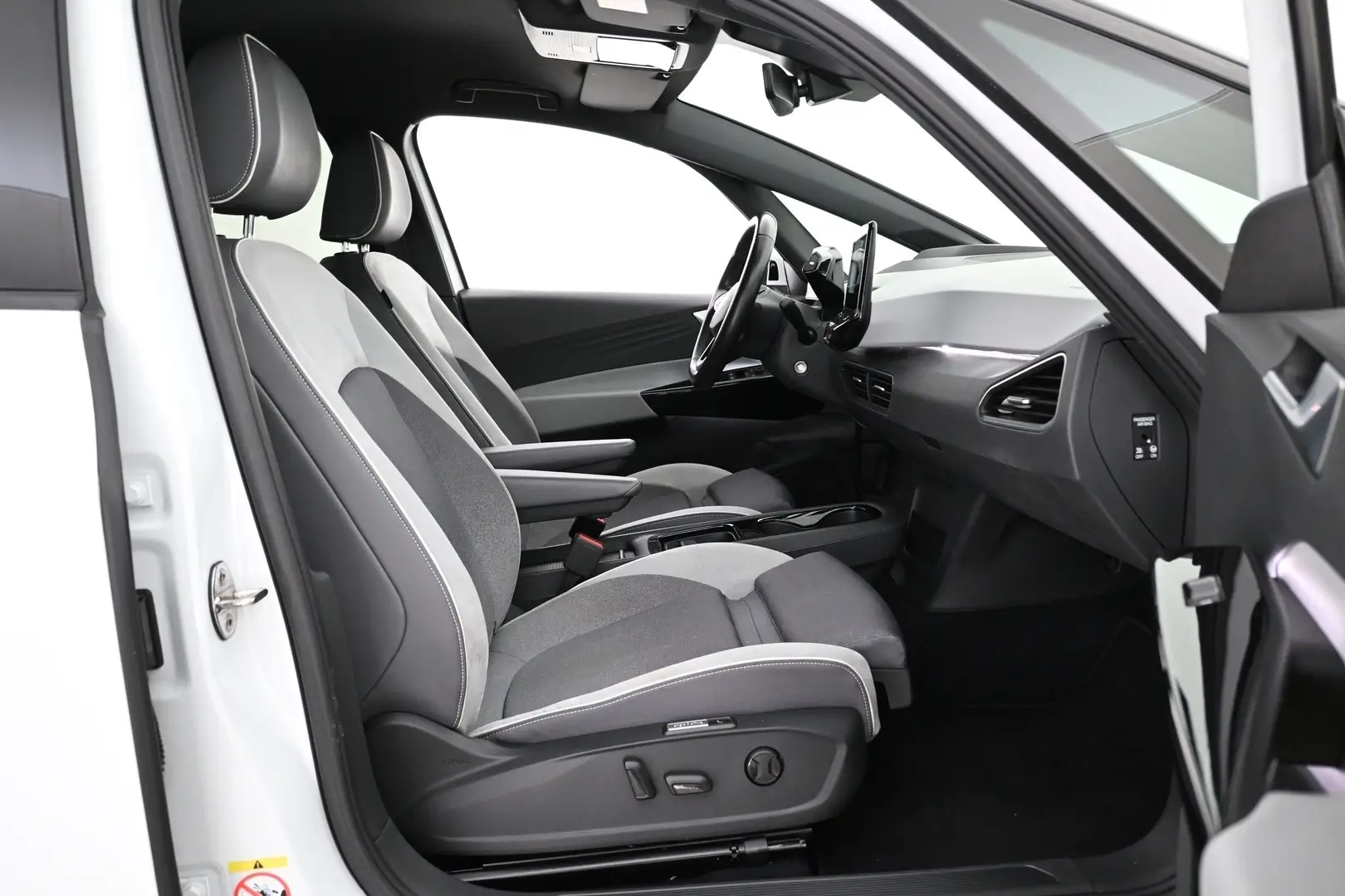 Car Image - 41UL4VmYJiX5vrIBmF1qW6