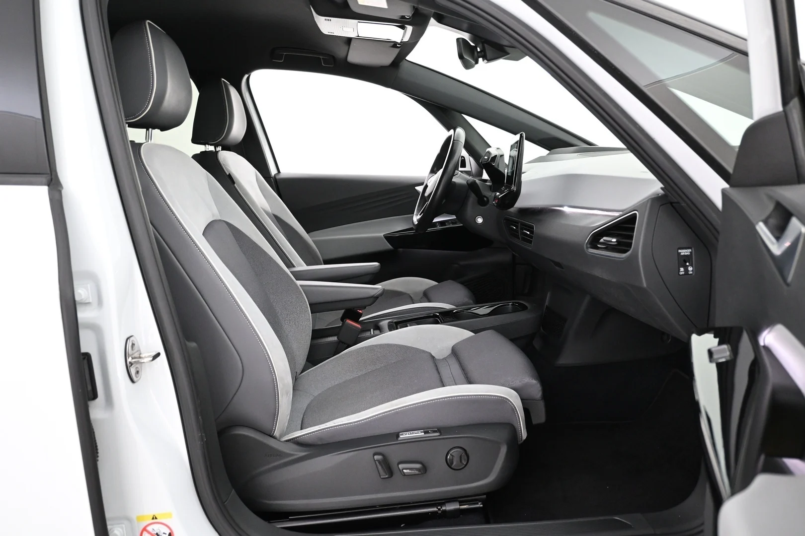 Car Image - 41UL4VmYJiX5vrIBmF1qW6
