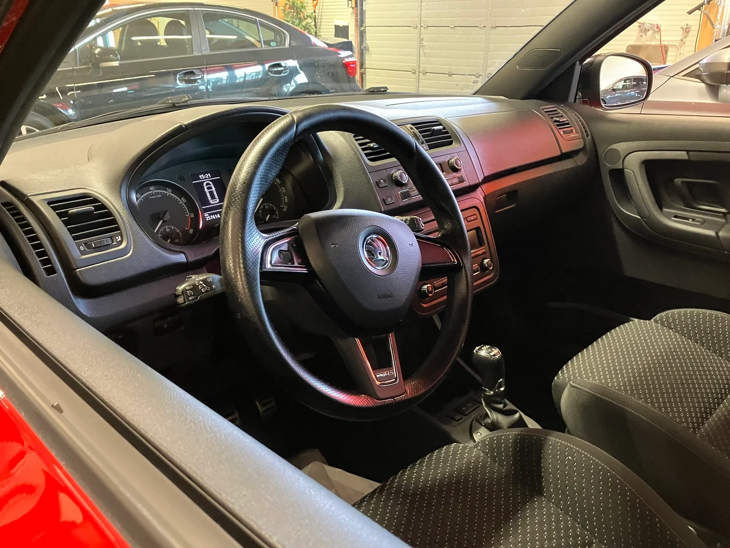 Car Image - 2oneYdaxzRE82z4yujwDCB