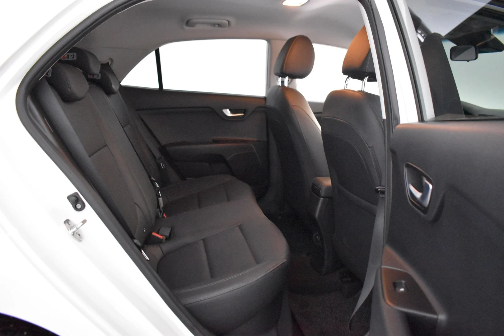 Car Image - 4vZ7qYInaGA76tAE25AU22