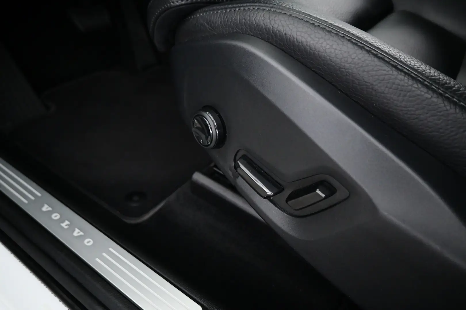 Car Image - 2OUBFVJQC5GgCn0sDiI4Wq