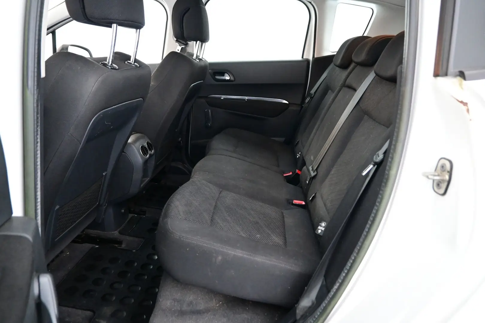 Car Image - 1nYr4lvOSO64vJMU4y3lOu