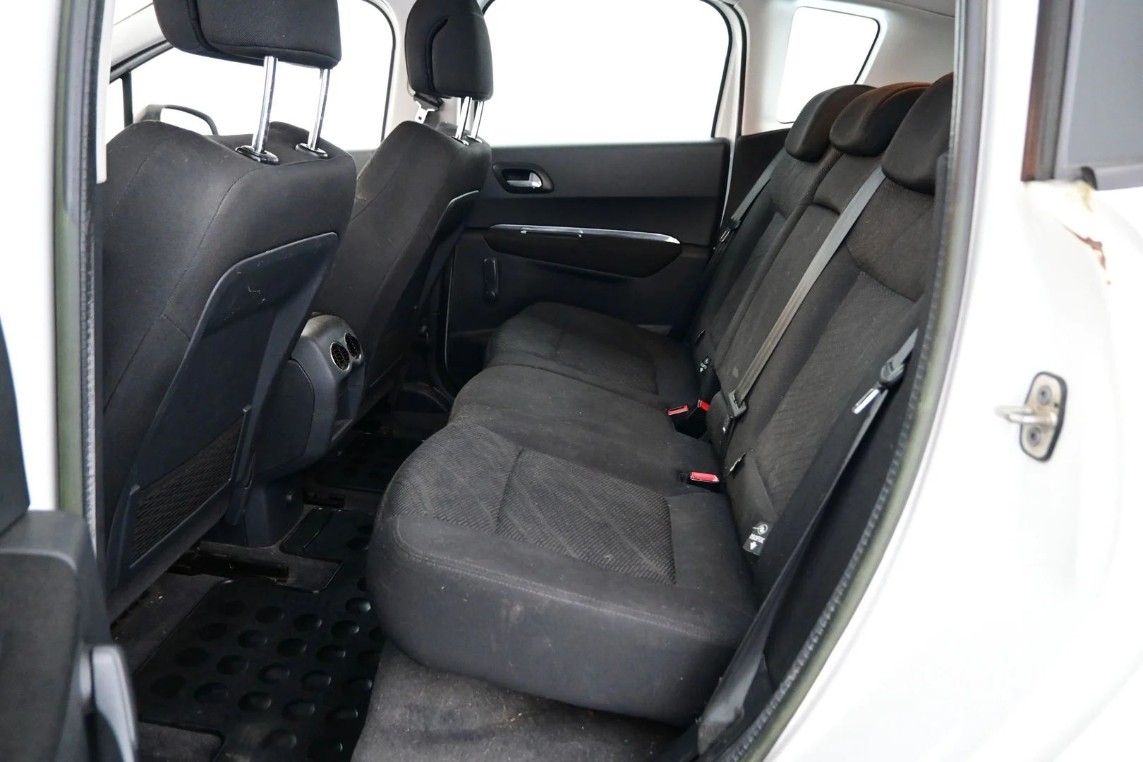 Car Image - 1nYr4lvOSO64vJMU4y3lOu