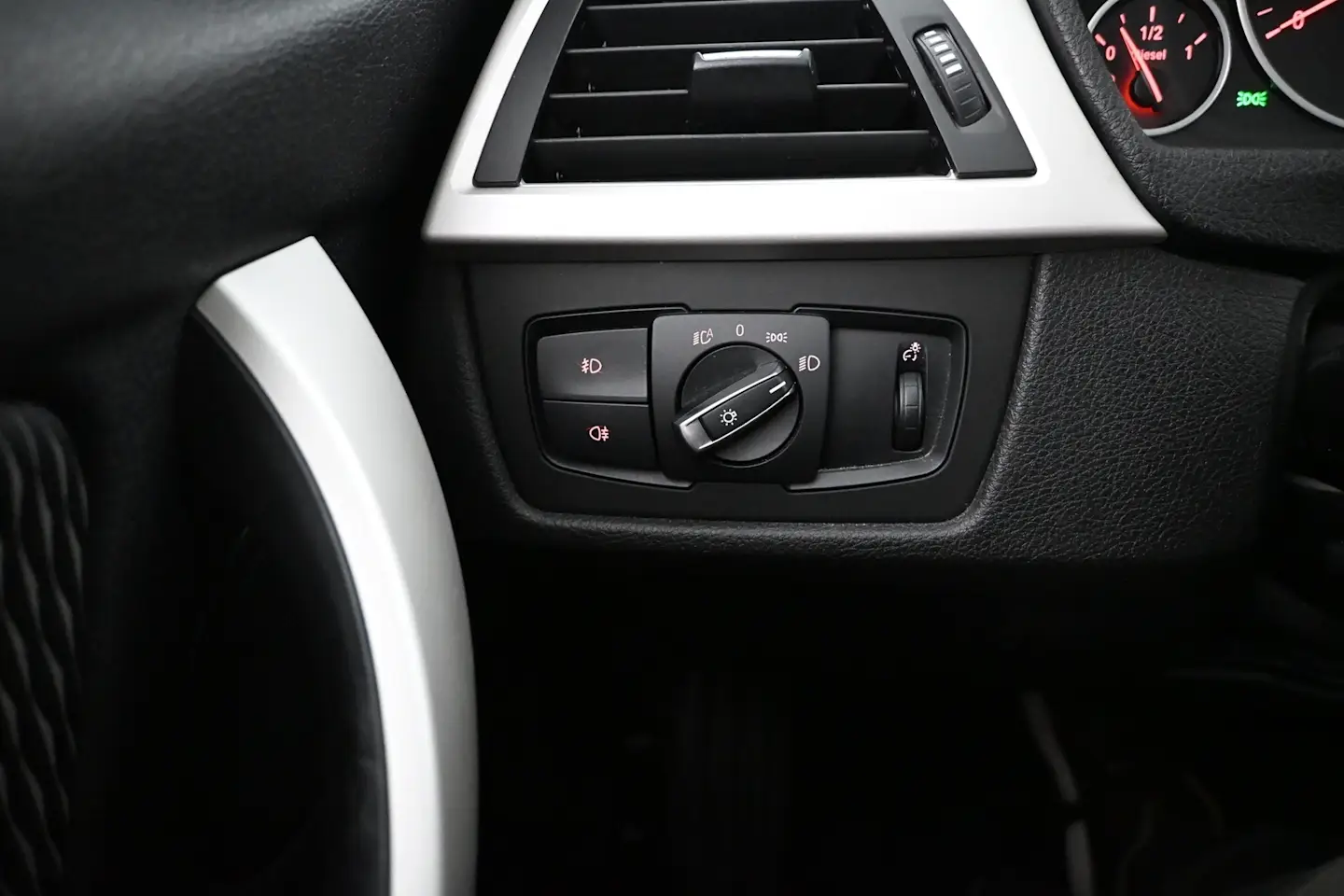 Car Image - dL6kL8kPbdXfSG6r5TzPE