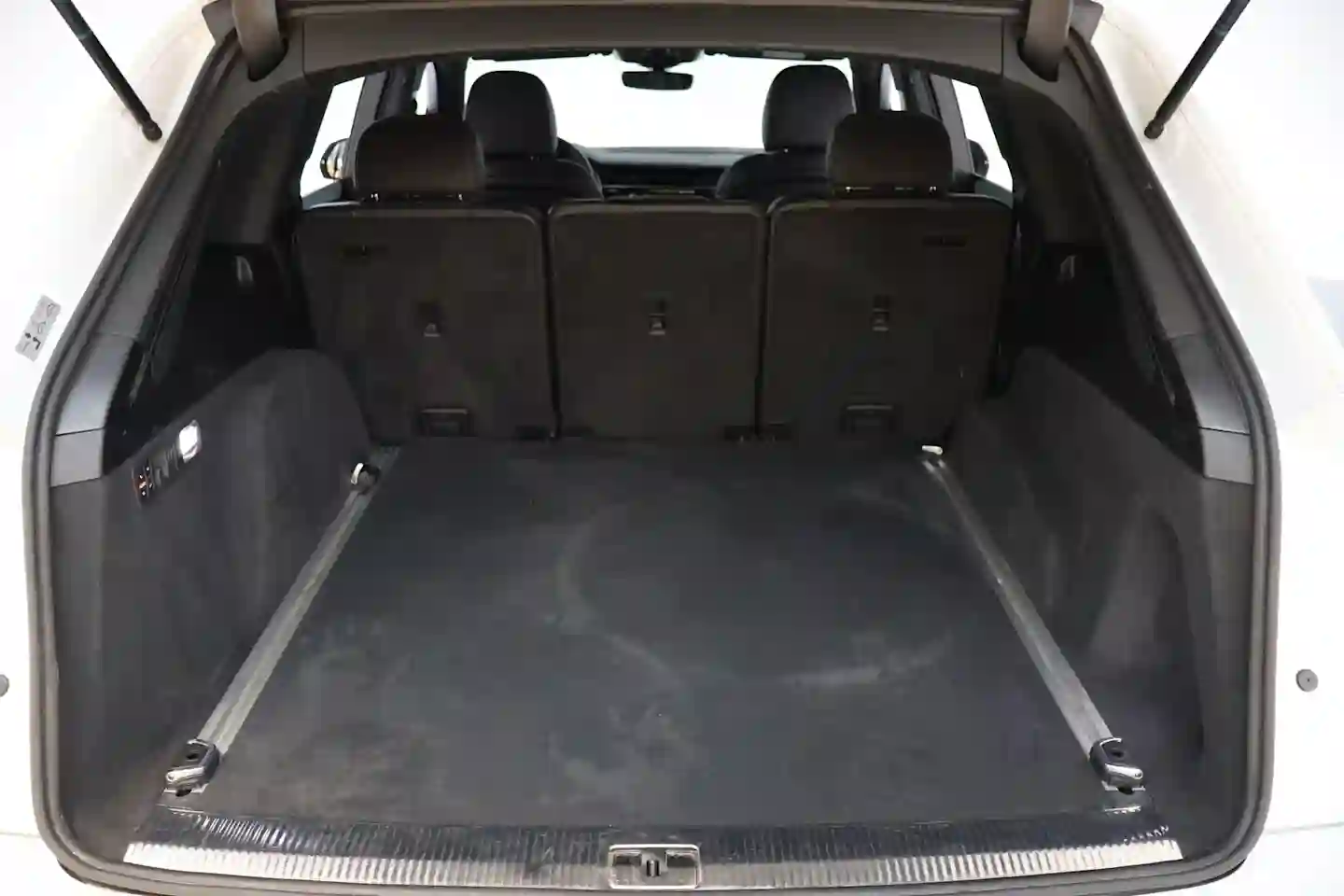 Car Image - 3zCw0Sth6BKwiQeEWDL33D
