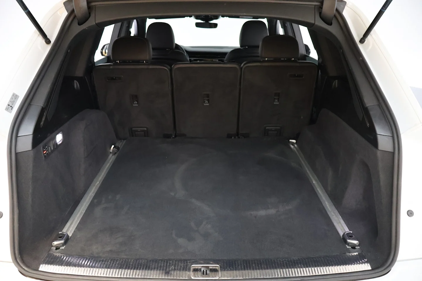 Car Image - 3zCw0Sth6BKwiQeEWDL33D