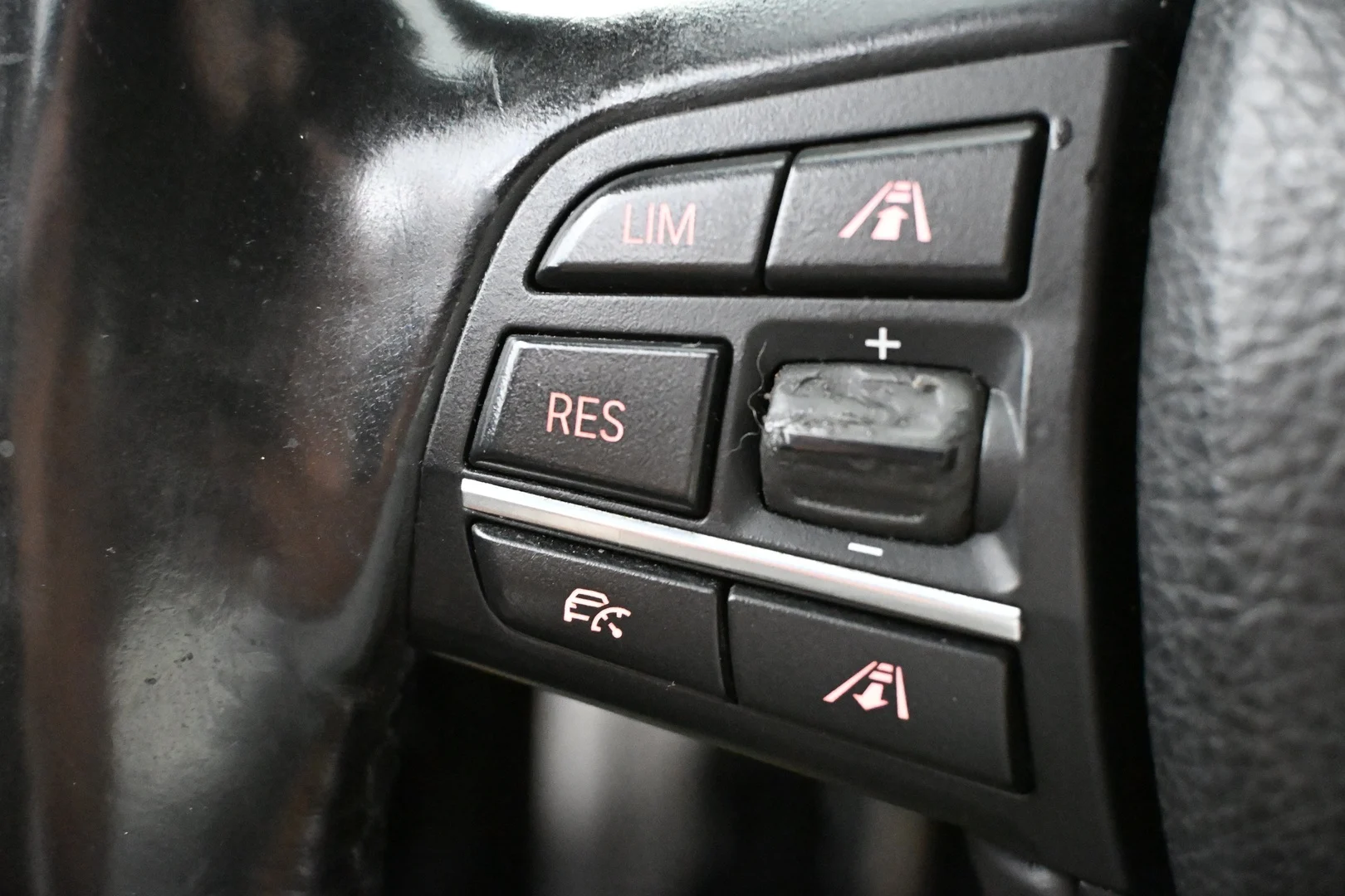 Car Image - 2jHSQzV2yCcJE3vsfXamPf