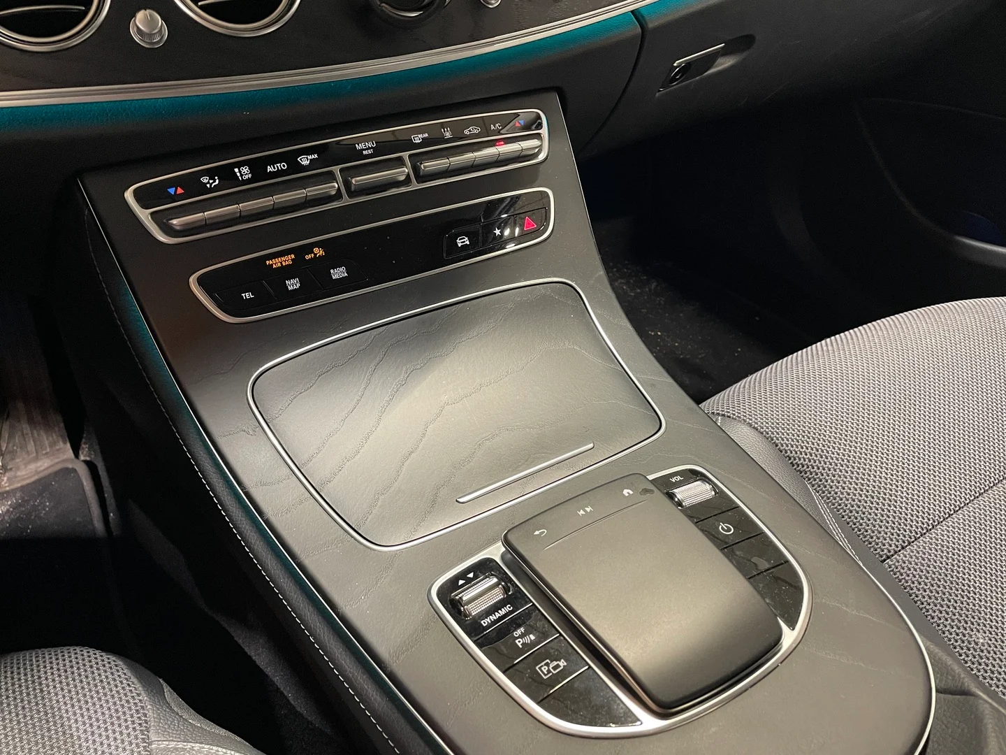 Car Image - 6dsheD4qdf7r1SccRR8xbn