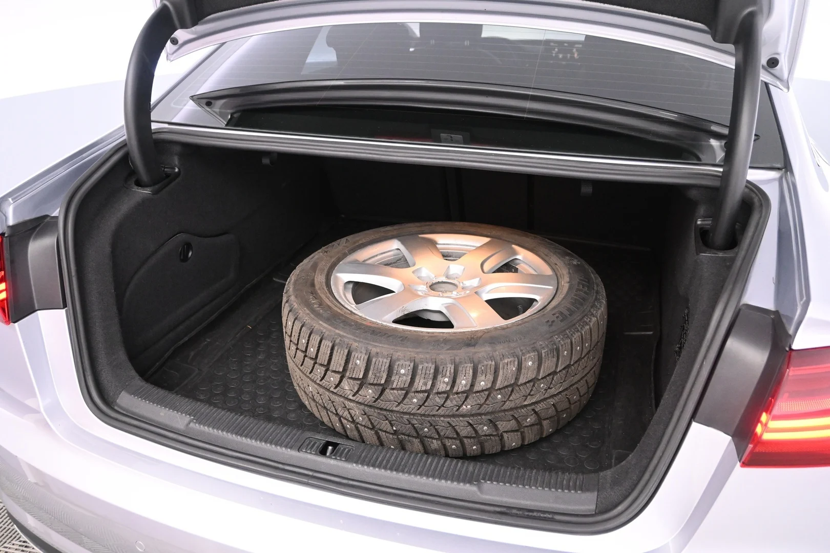 Car Image - 312jMOYIVaVdaDai71wbAX