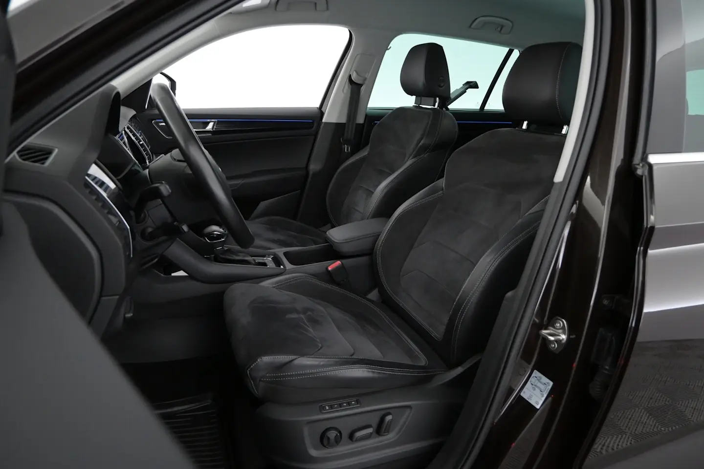 Car Image - 1LJiA0epO5Upkley1L5mEo