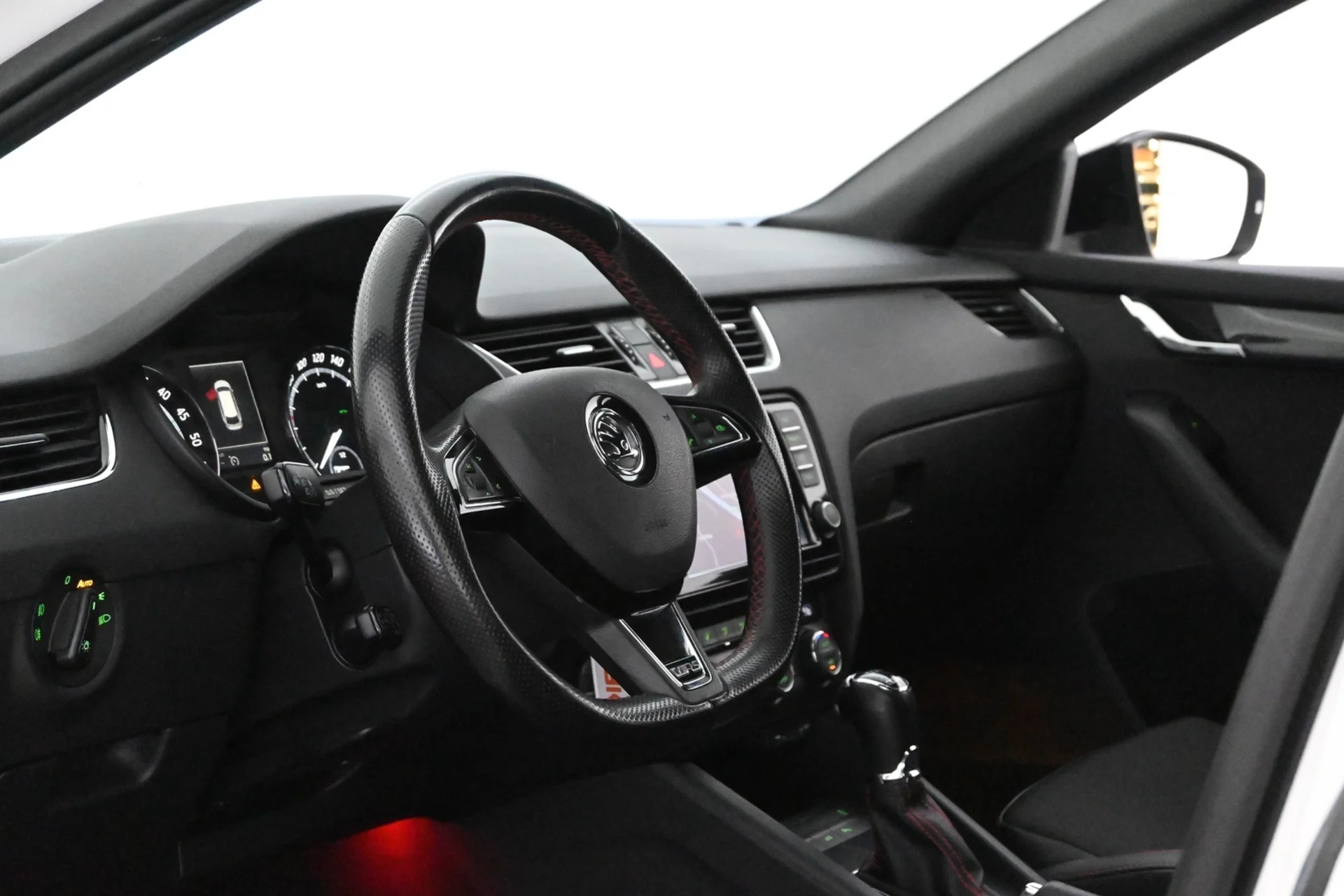 Car Image - 5iLkLB9NDhx3o2EfdumDFg