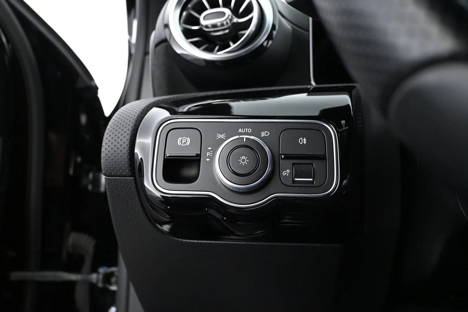 Car Image - 7G09R90WdtBrVzizzxSA99