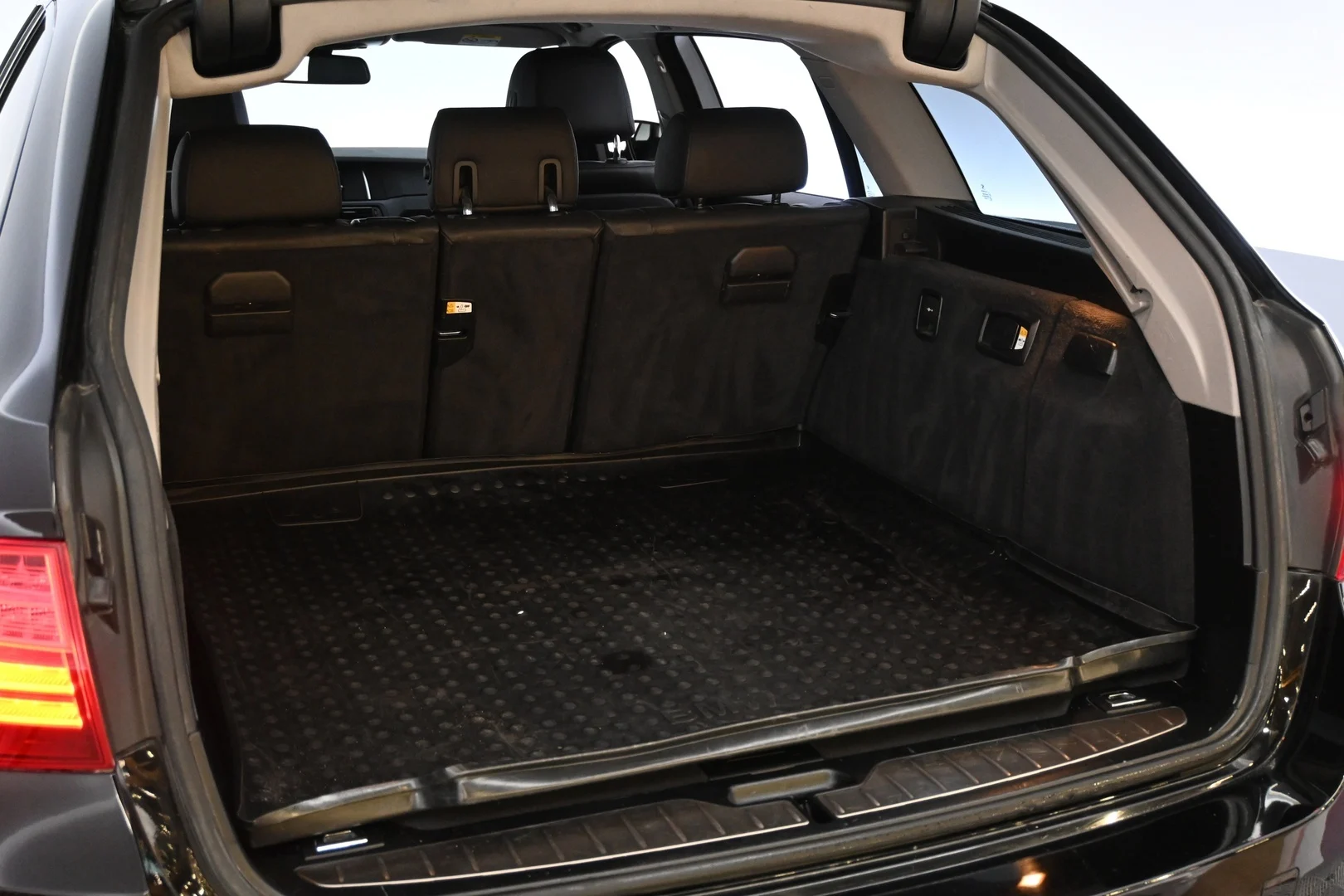 Car Image - 53mm3YxiO2YJuxRFDCdBo0