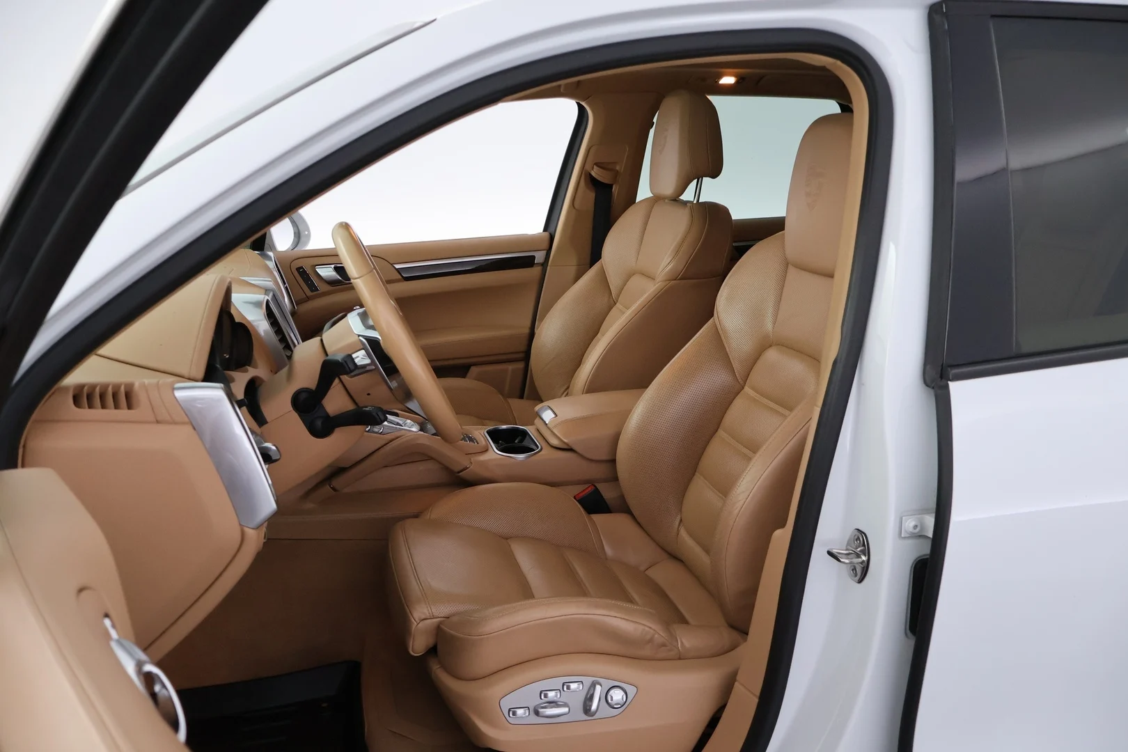 Car Image - 7lLFnzyKG2d8if203TnTPY