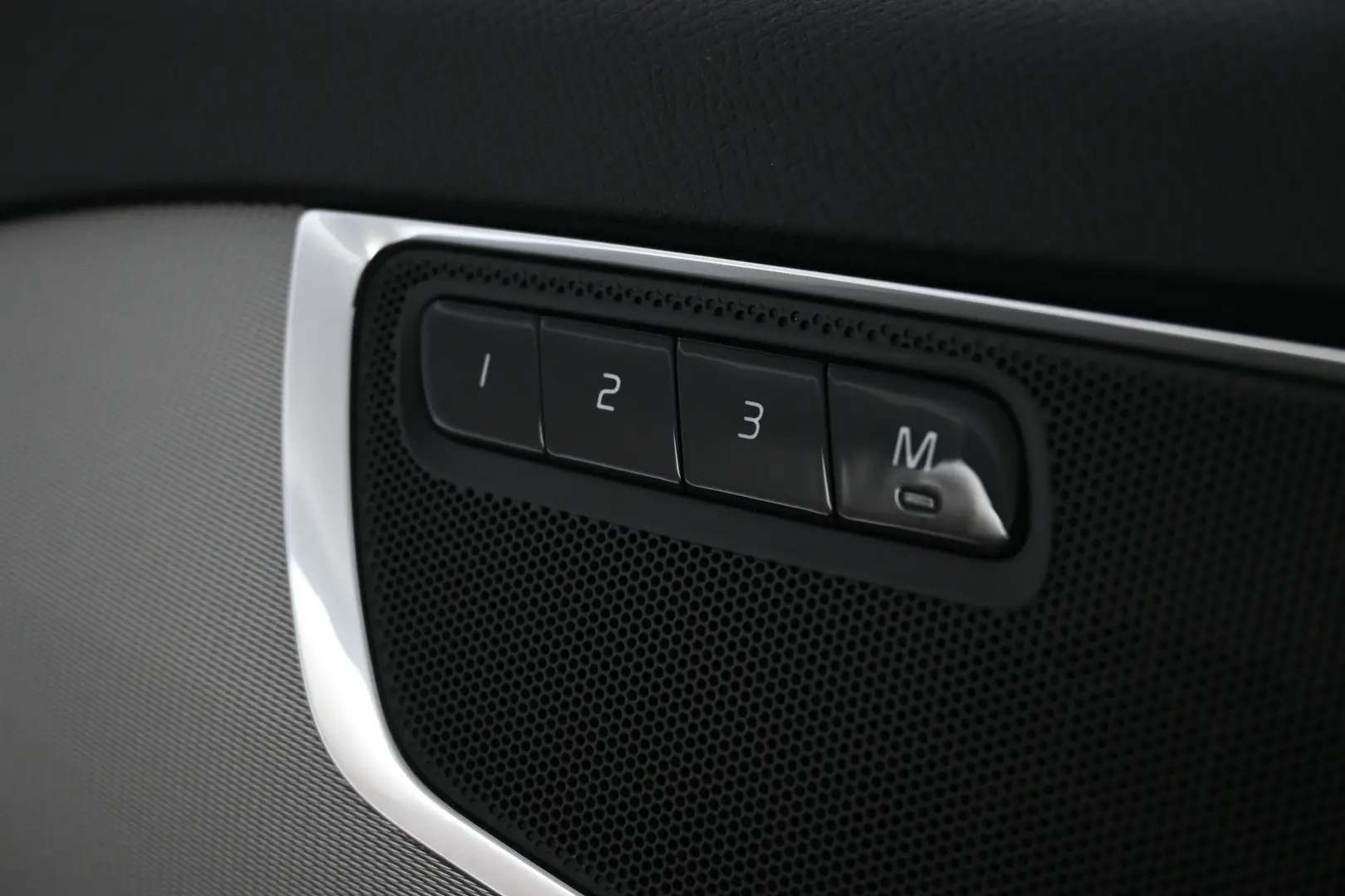Car Image - 2SsgJc5xlq2Uqx61A9revj