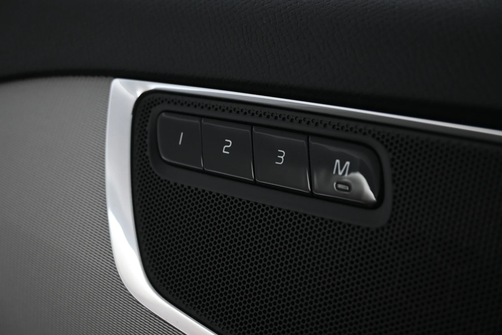 Car Image - 2SsgJc5xlq2Uqx61A9revj