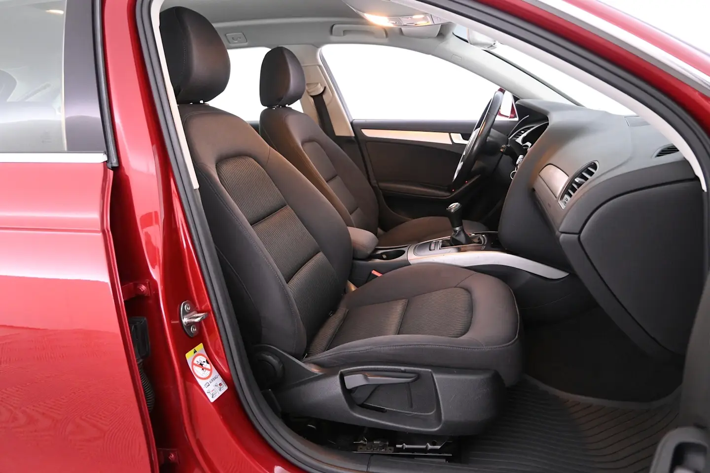 Car Image - 7ATfijNbJRFlU8J0Os5QL8