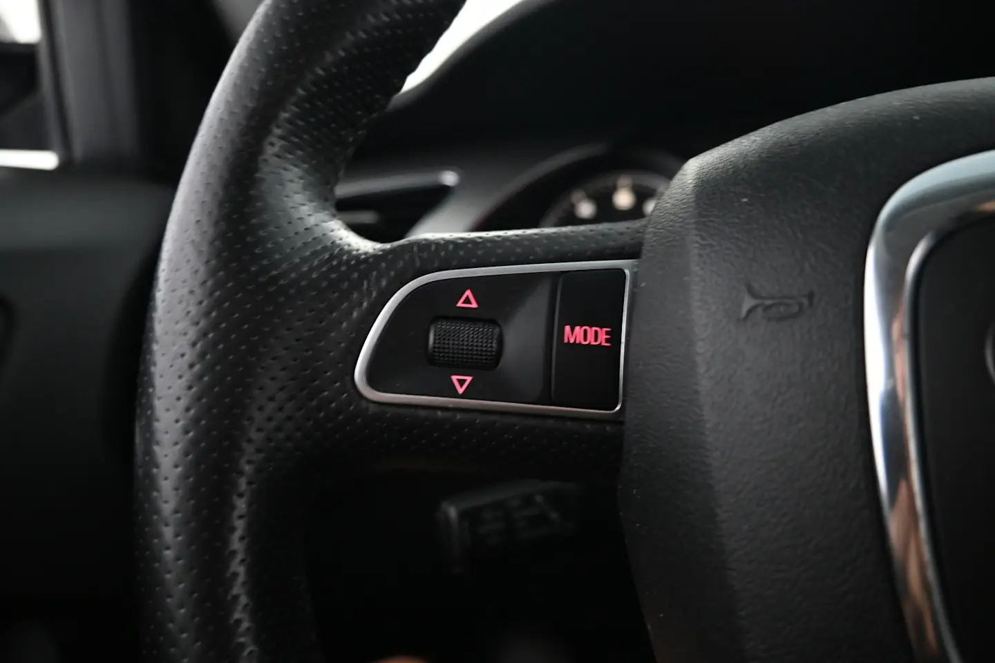 Car Image - 561F9ahaCLZVNw4qhr1Krc