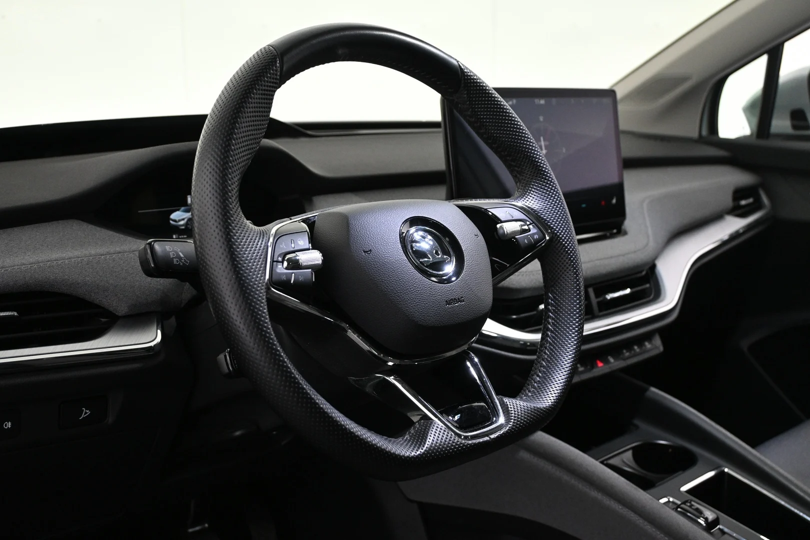 Car Image - 5gjLIMDUv9zB1XuEzxaeaS
