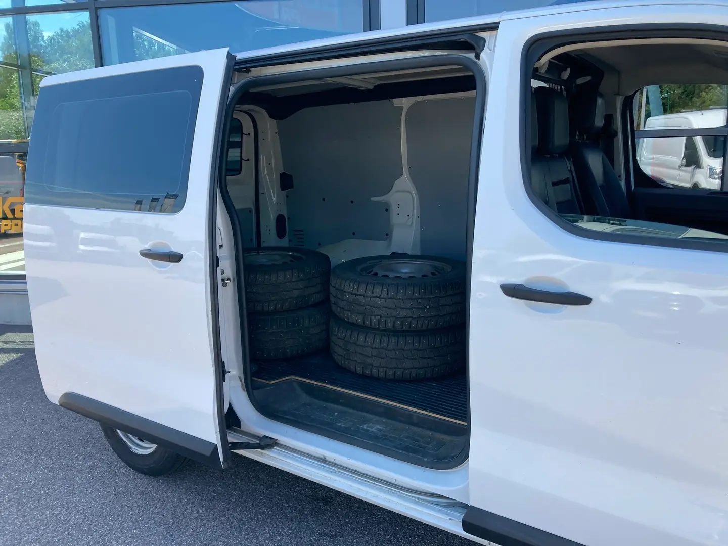 Car Image - 6mtU7L5LsHrQFibshwtaHF