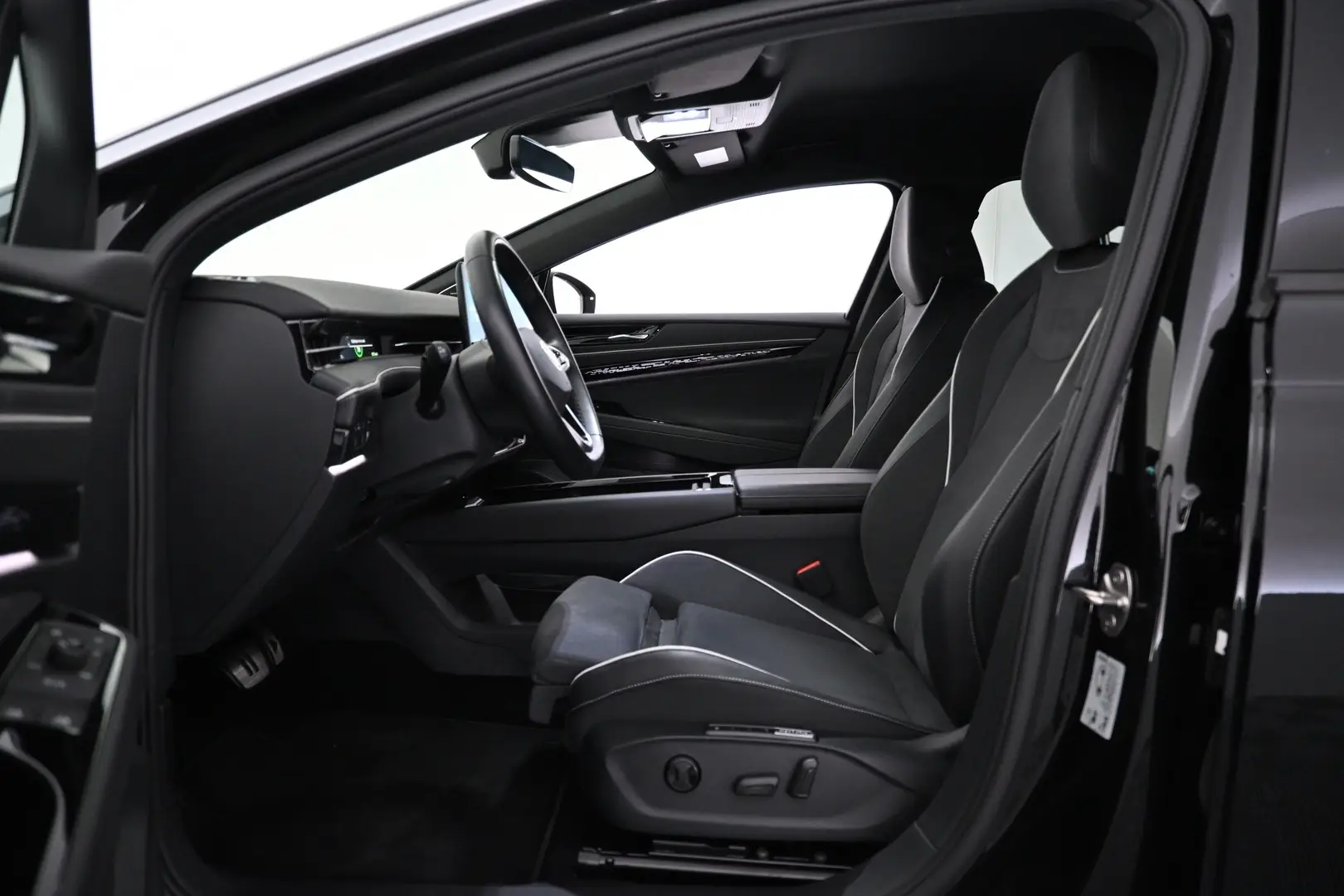 Car Image - 7BB527Esvl5SSDItlEv5ct