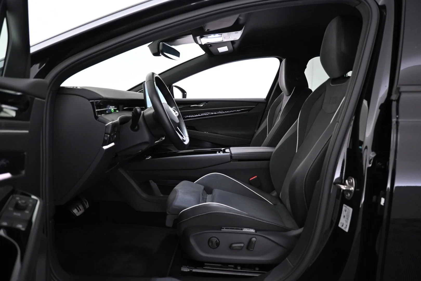 Car Image - 7BB527Esvl5SSDItlEv5ct