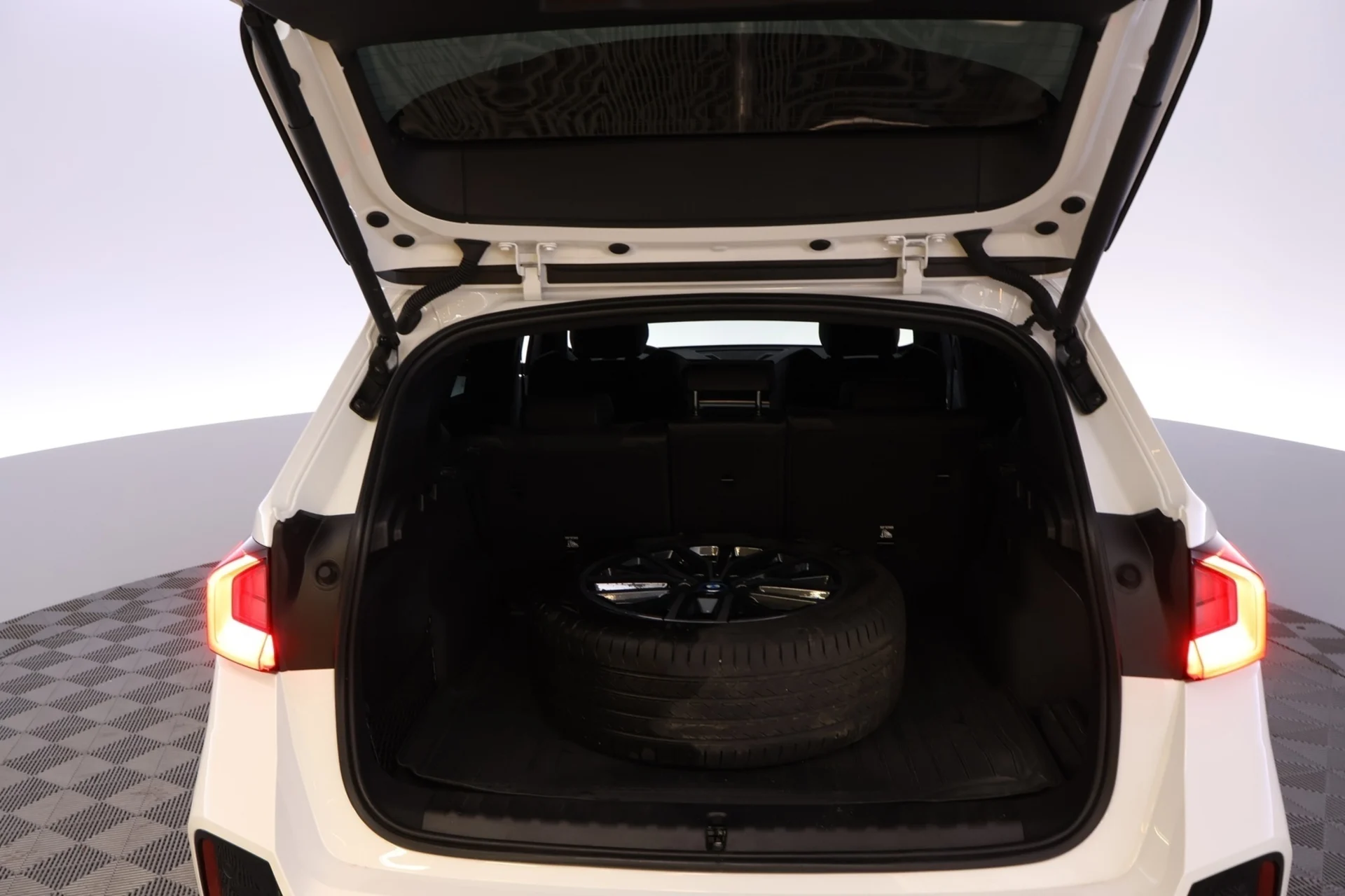 Car Image - 2EaSxJPCj7TNZoWyPmXvUn