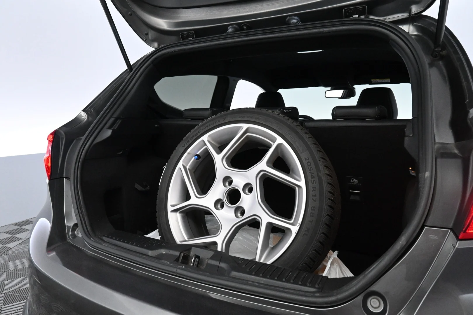 Car Image - 3tPsWsxPUz7dk885S0zky3