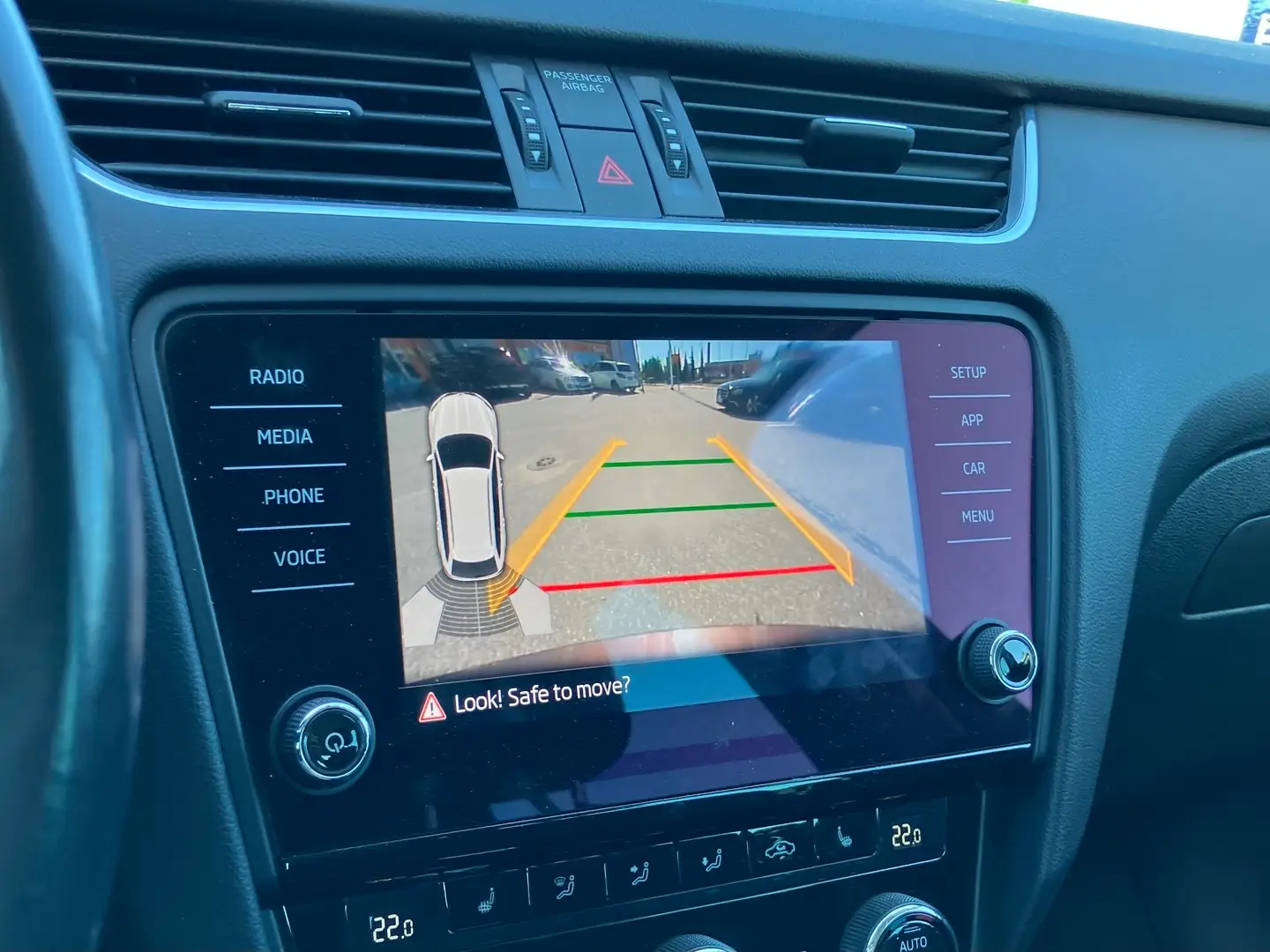 Car Image - ax1kbt9pET5mWjAp3eVt4