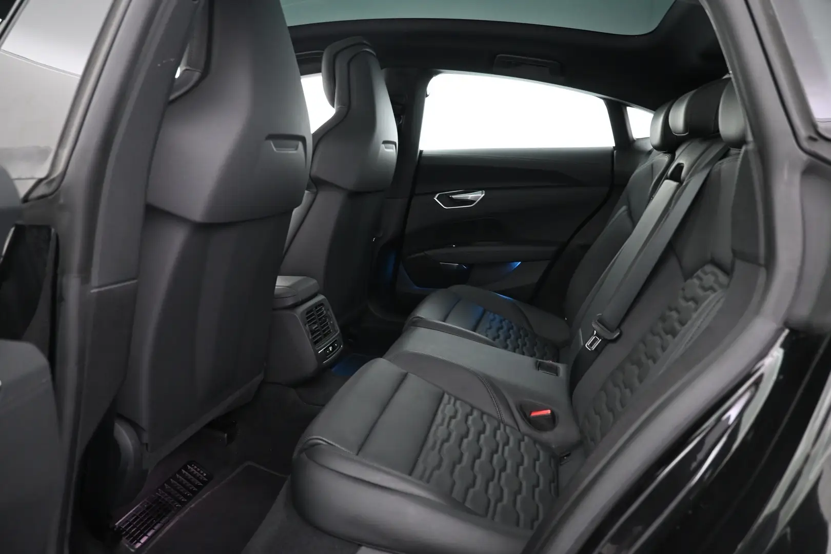 Car Image - 68kdl7E2xi3OfOlT7mmz7l