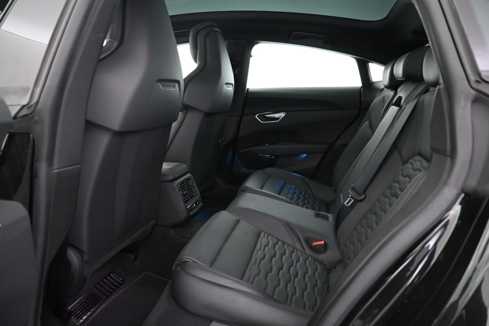 Car Image - 68kdl7E2xi3OfOlT7mmz7l