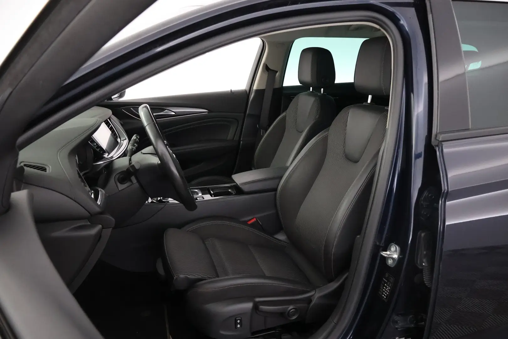Car Image - 7jG3em0Dm8CXcHsRyp4amz