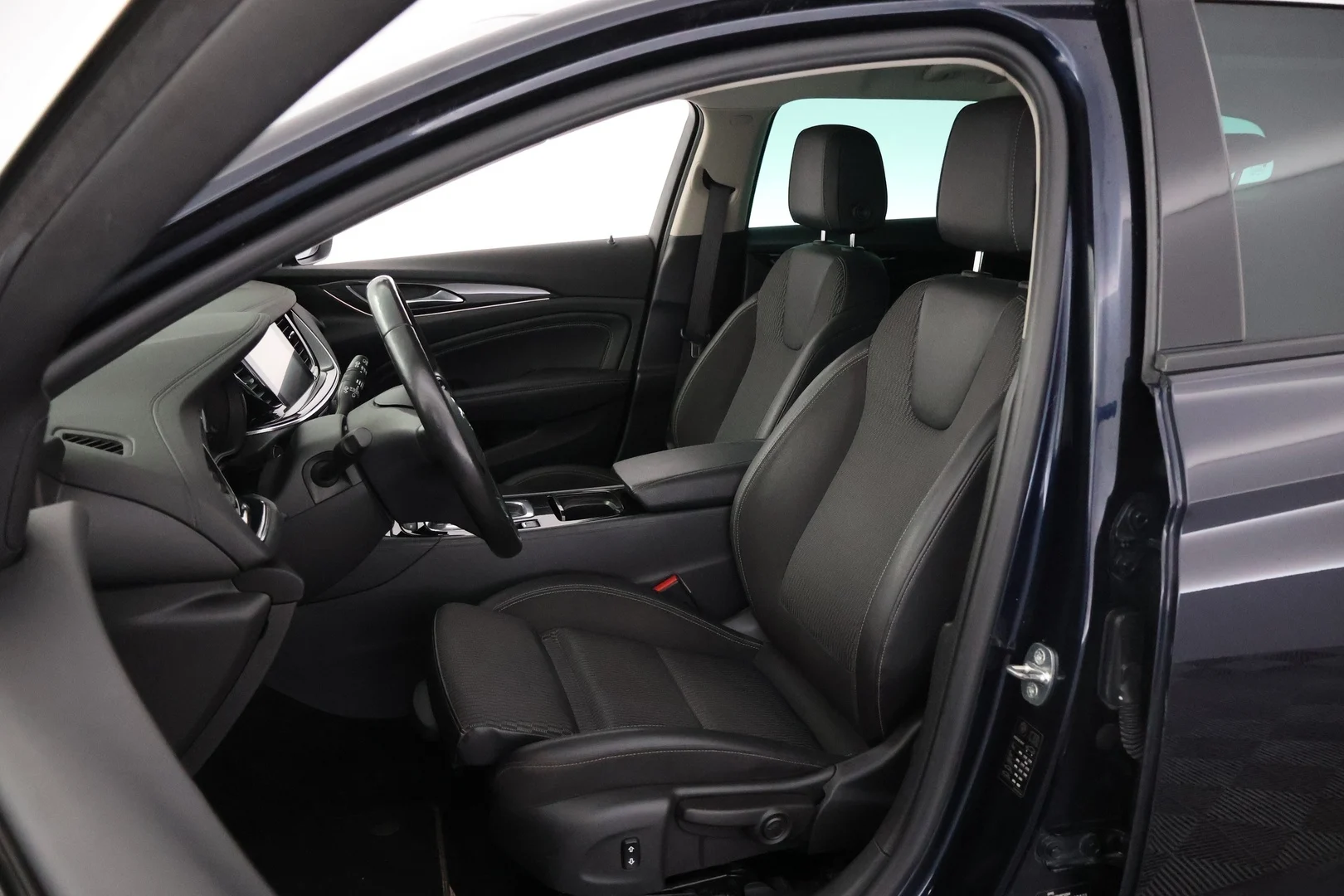 Car Image - 7jG3em0Dm8CXcHsRyp4amz
