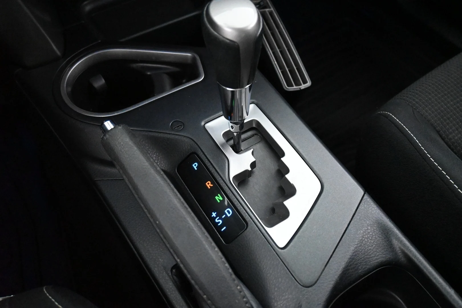 Car Image - 3R9uQyrhiu89yYY1yDeiW4