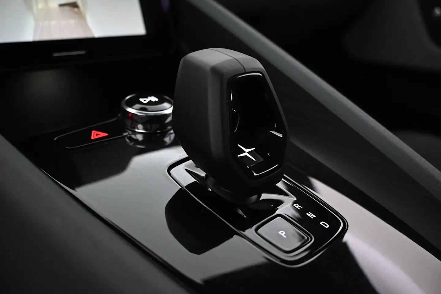 Car Image - 2FLPz800I17BvtVQLwegW3
