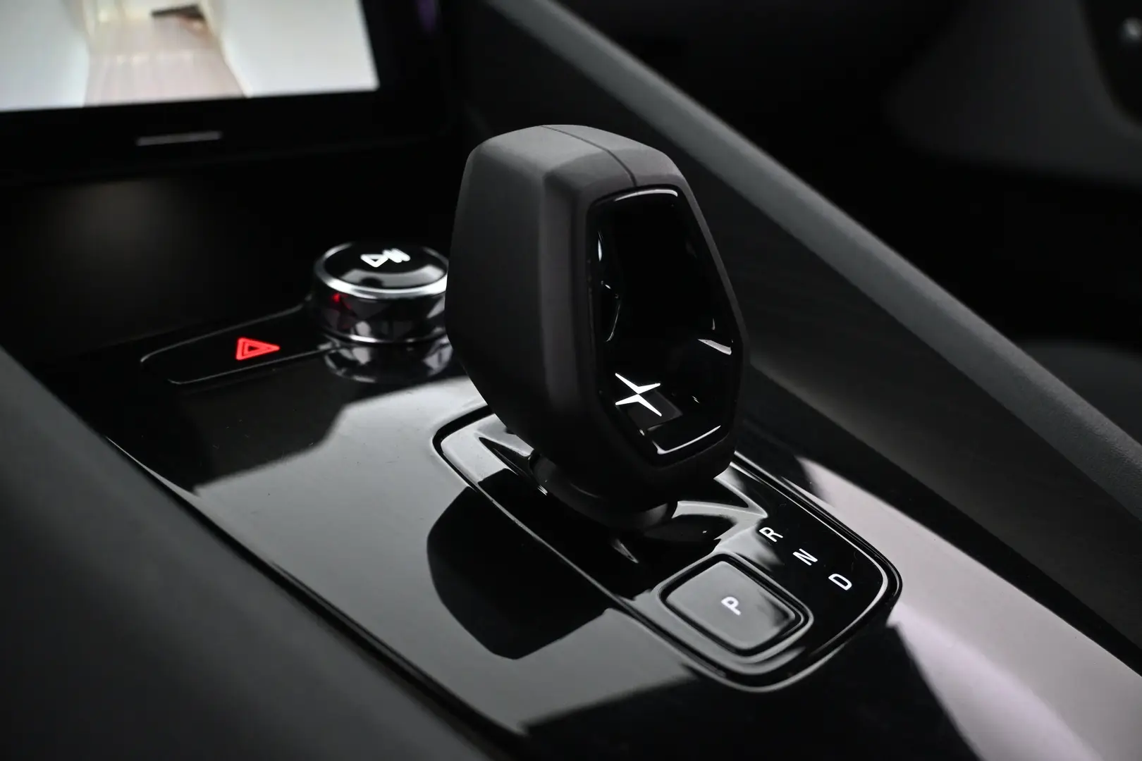 Car Image - 2FLPz800I17BvtVQLwegW3