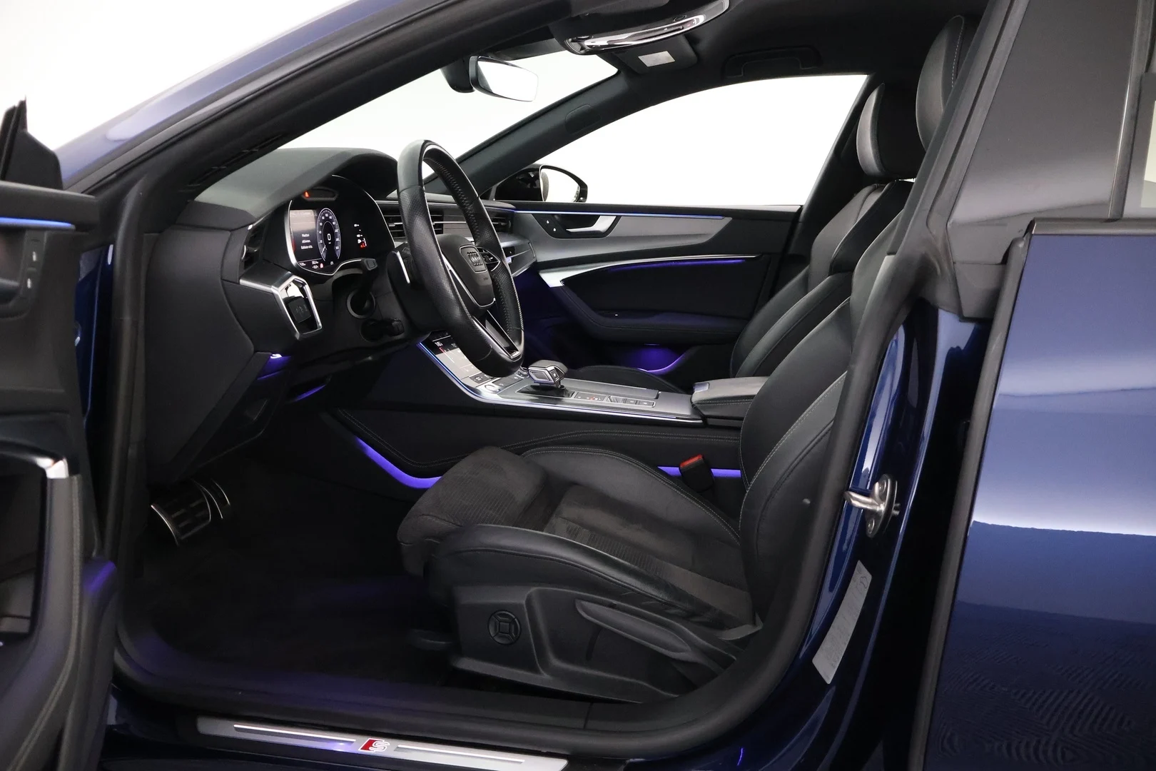 Car Image - 2cEIQeod3zcv7NHyAuGl7U