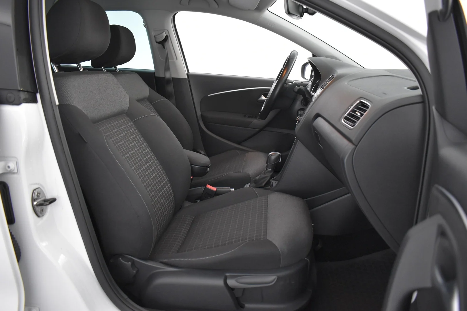 Car Image - 6nXE87nva1b5gO9YUdPaUN
