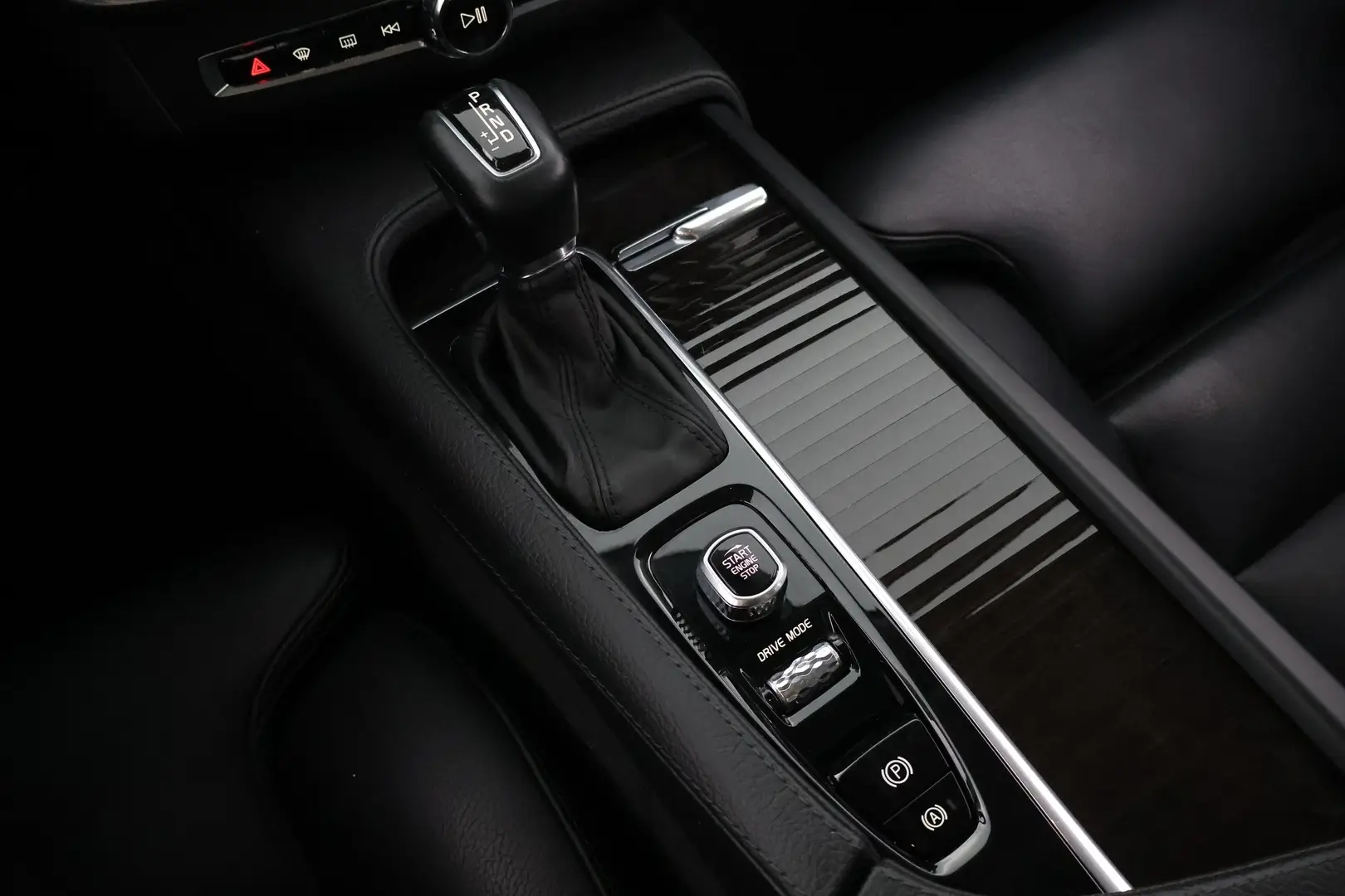 Car Image - 2i06vuxnwWM18zt0dfOza7