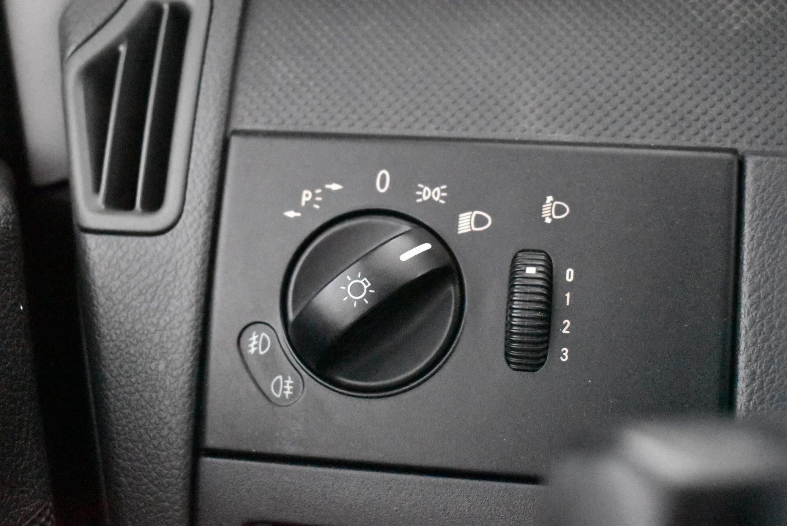 Car Image - 7bBfDm0u76HBWrXjXKSl8k