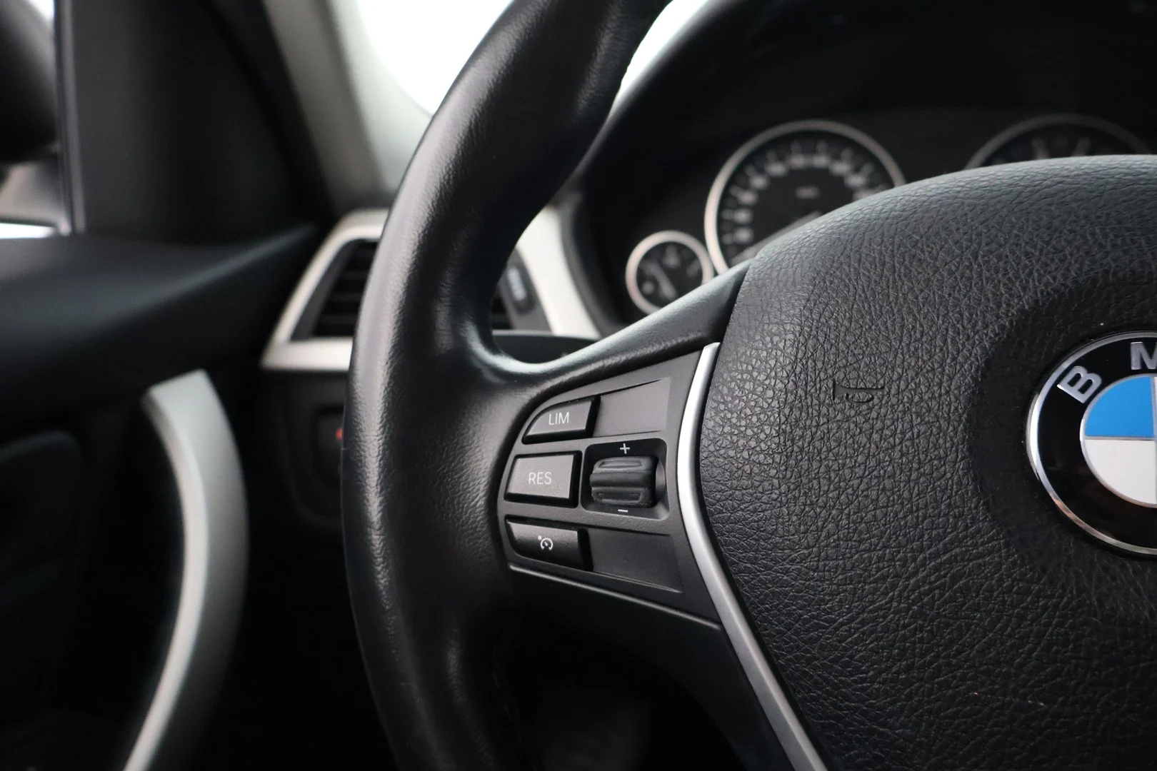 Car Image - 2vWFr6mbsPUiKOYjeDK0Zd