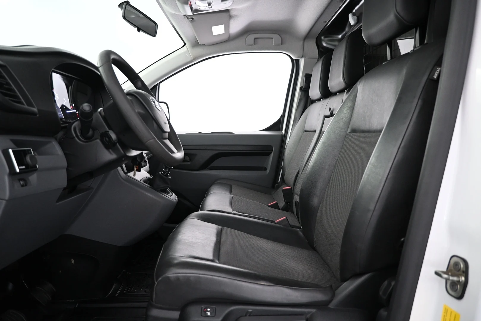 Car Image - 4kqRQgfX8w5VcgwbRb7byV