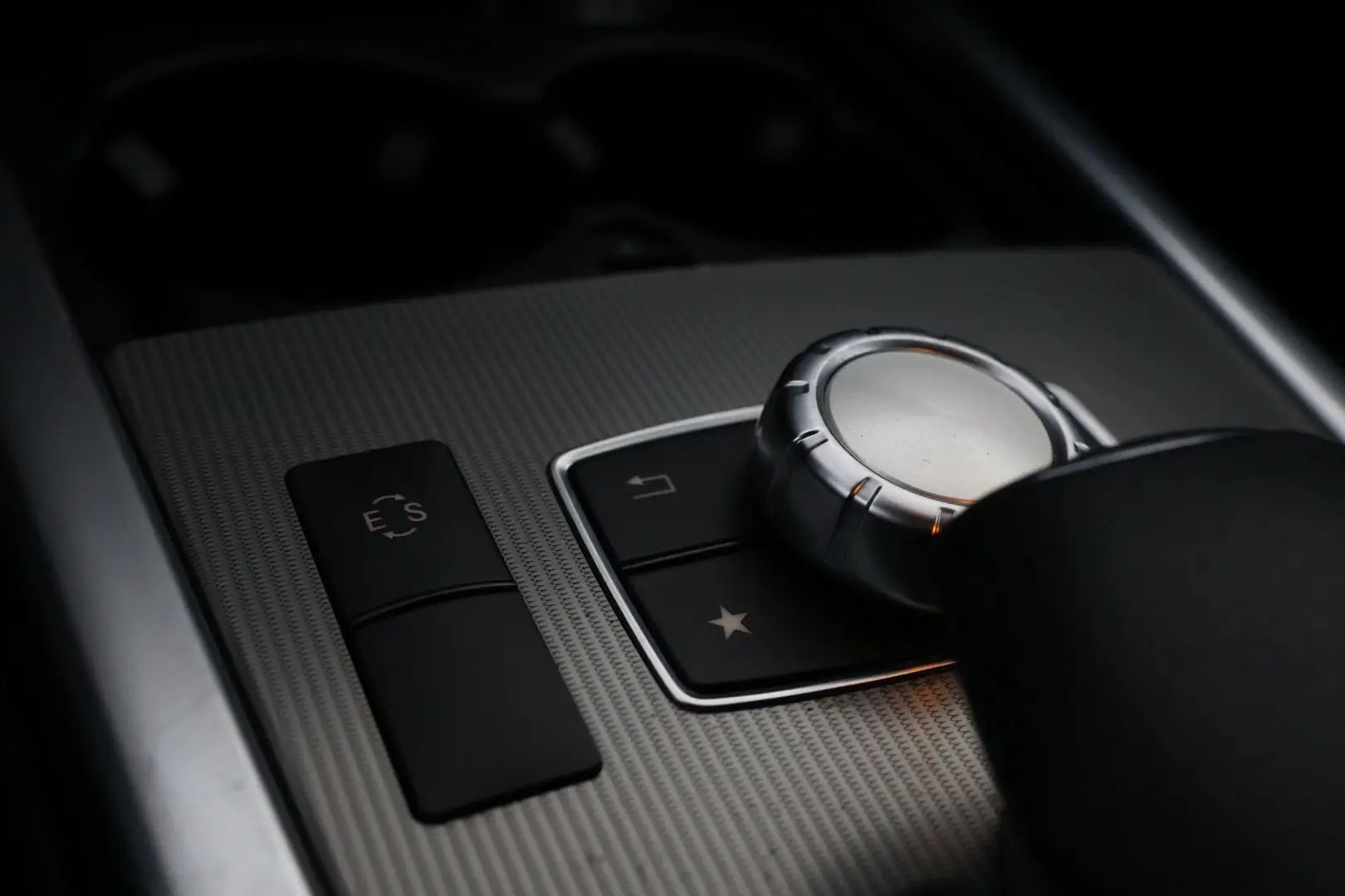 Car Image - 3b4tIwlkBwQRDHNE2WWawf
