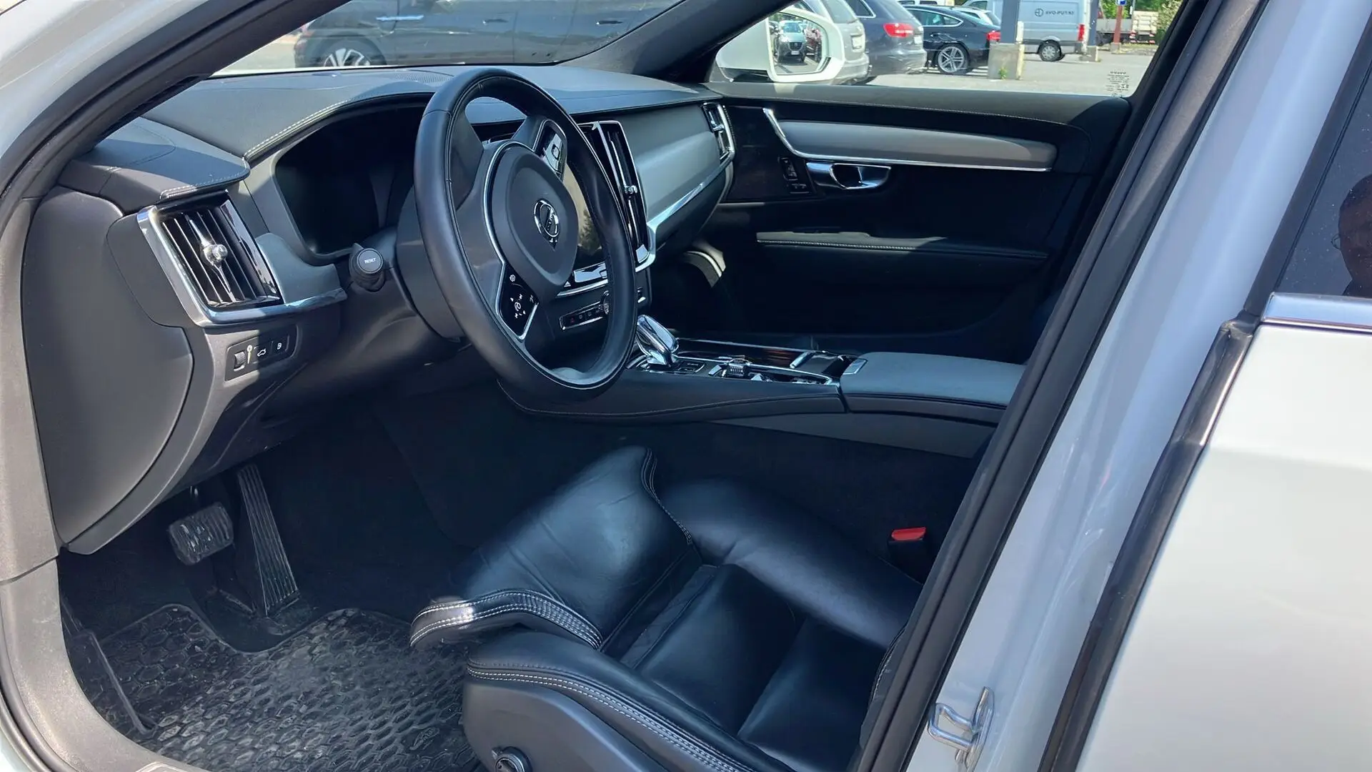 Car Image - 3q95C1e2HuOmmhRHux5CZQ