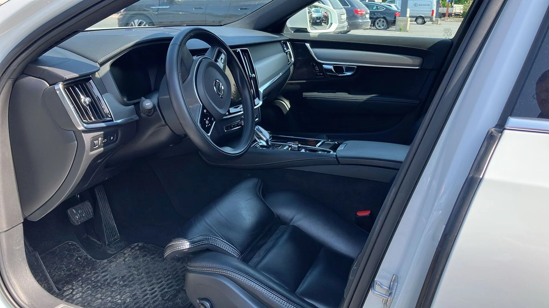 Car Image - 3q95C1e2HuOmmhRHux5CZQ