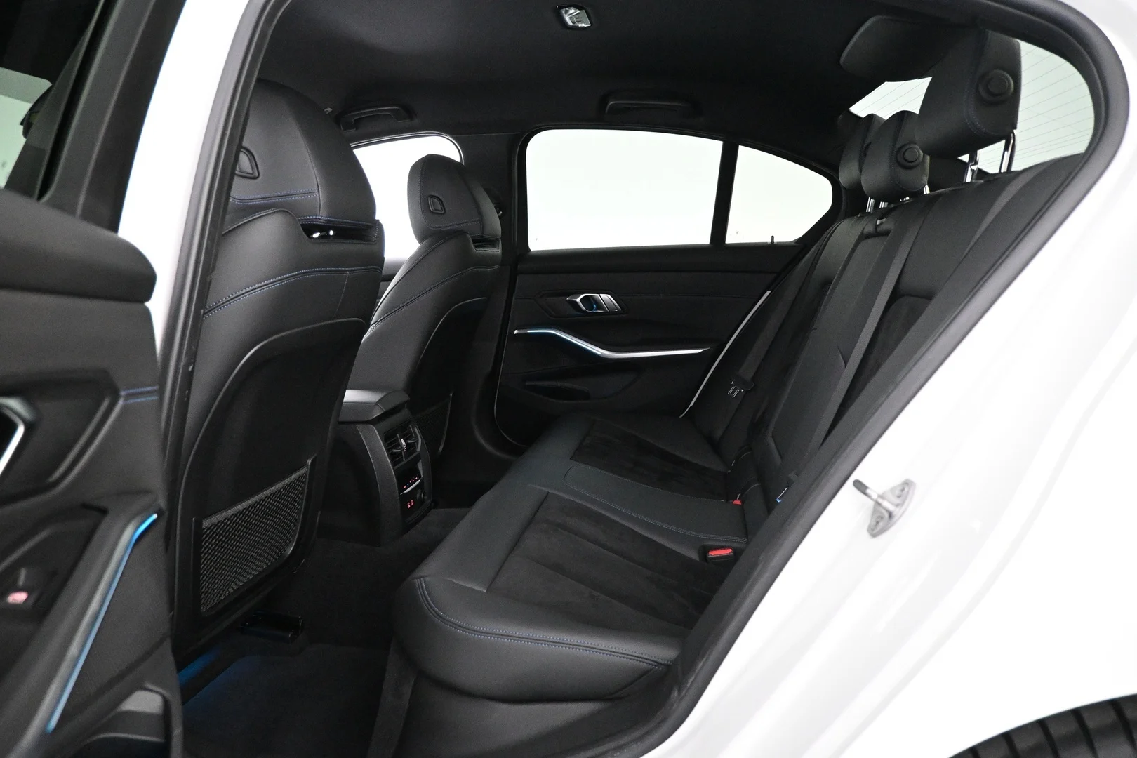 Car Image - 5W8oLVoyStGXa164Ey4j8Y