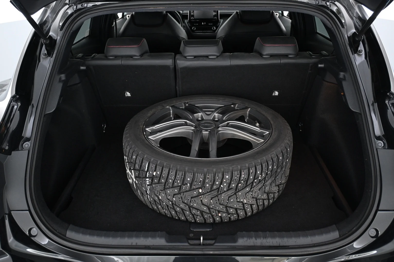 Car Image - 1Vr30HtVO6SFn3jMo4Mguj