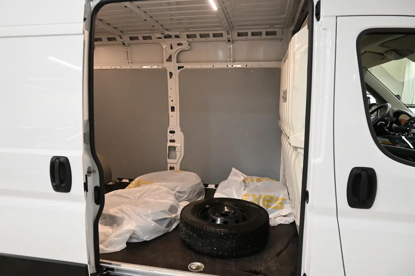 Car Image - 6Dn73sRGvTxfNKcRKL3wSb